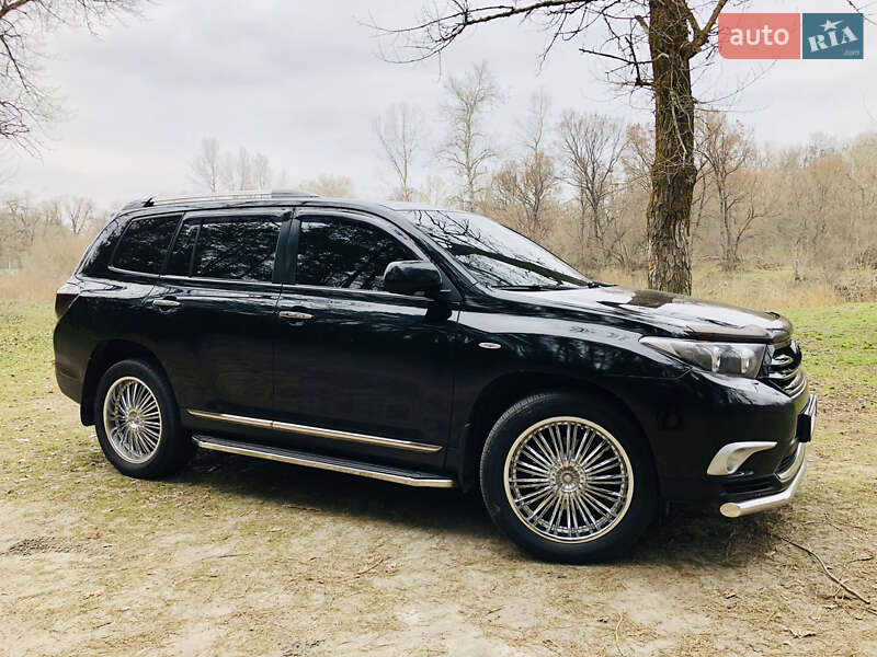 Внедорожник / Кроссовер Toyota Highlander 2011 в 