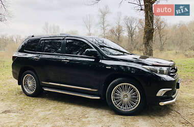 Внедорожник / Кроссовер Toyota Highlander 2011 в 