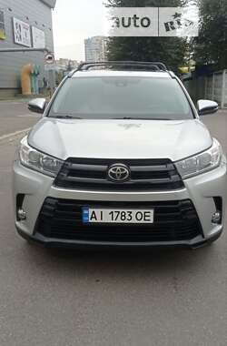 Позашляховик / Кросовер Toyota Highlander 2017 в Броварах