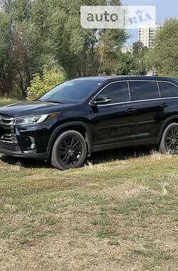 Позашляховик / Кросовер Toyota Highlander 2019 в Києві