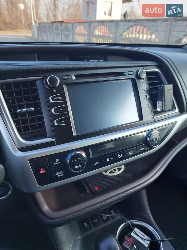 Позашляховик / Кросовер Toyota Highlander 2018 в Кривому Розі