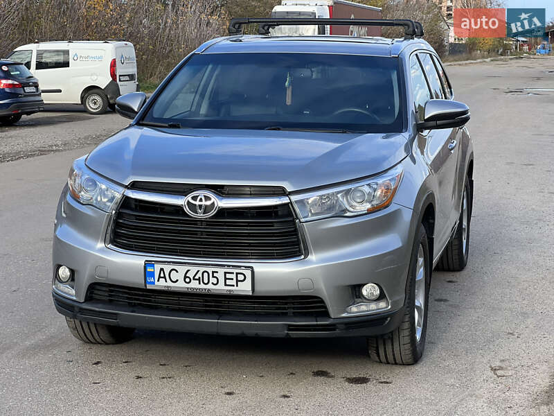 Внедорожник / Кроссовер Toyota Highlander 2016 в Луцке