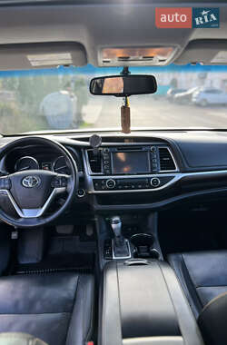 Внедорожник / Кроссовер Toyota Highlander 2016 в 