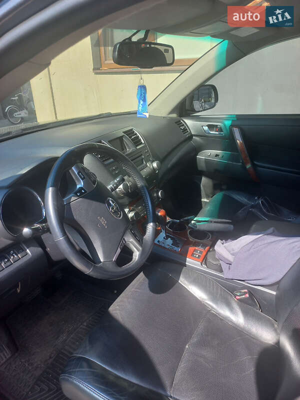Внедорожник / Кроссовер Toyota Highlander 2010 в Яготине