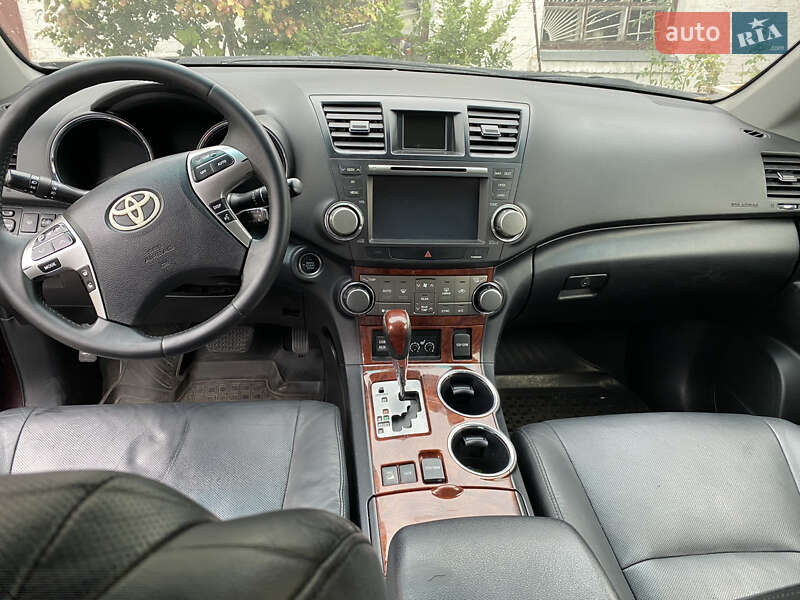 Позашляховик / Кросовер Toyota Highlander 2012 в Полтаві