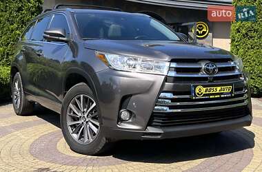 Позашляховик / Кросовер Toyota Highlander 2017 в Львові