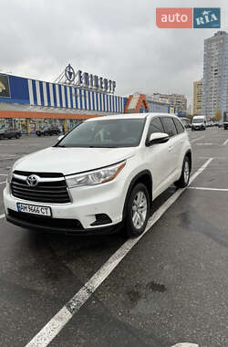 Внедорожник / Кроссовер Toyota Highlander 2016 в 
