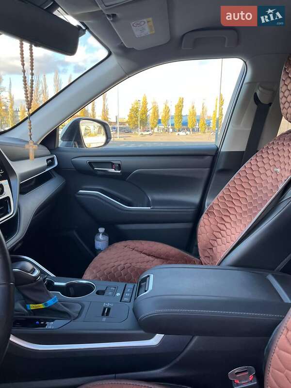 Позашляховик / Кросовер Toyota Highlander 2021 в Києві