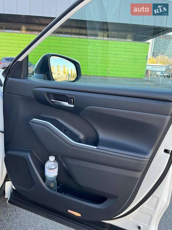 Позашляховик / Кросовер Toyota Highlander 2021 в Києві