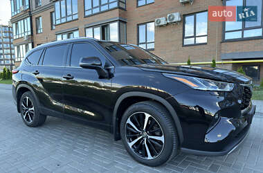 Позашляховик / Кросовер Toyota Highlander 2021 в Житомирі