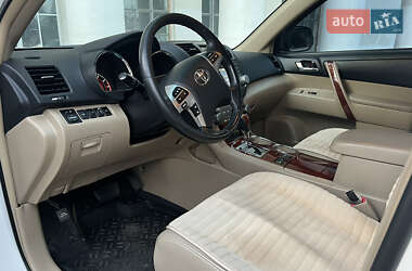 Внедорожник / Кроссовер Toyota Highlander 2011 в 