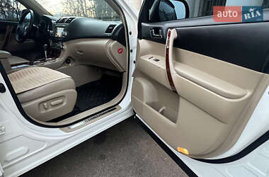 Внедорожник / Кроссовер Toyota Highlander 2011 в 