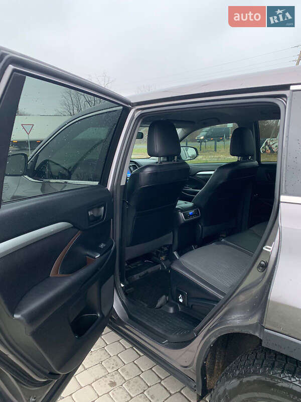 Внедорожник / Кроссовер Toyota Highlander 2015 в Львове