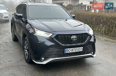 Внедорожник / Кроссовер Toyota Highlander 2020 в 