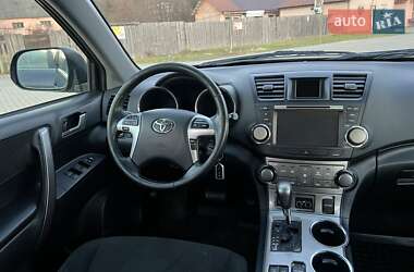 Позашляховик / Кросовер Toyota Highlander 2011 в Сваляві