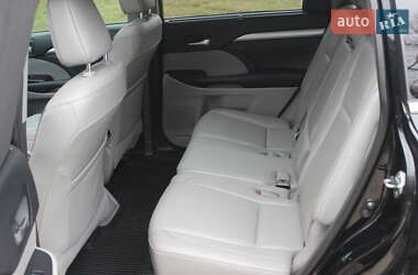 Внедорожник / Кроссовер Toyota Highlander 2017 в 
