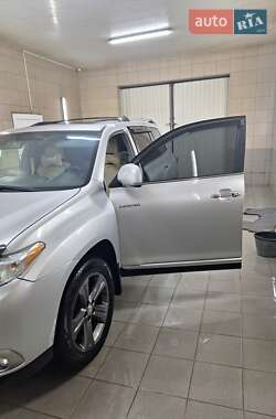 Внедорожник / Кроссовер Toyota Highlander 2013 в 