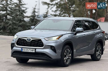 Внедорожник / Кроссовер Toyota Highlander 2021 в 