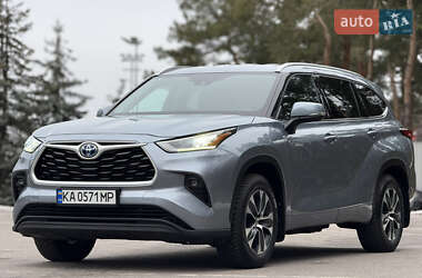 Внедорожник / Кроссовер Toyota Highlander 2021 в 