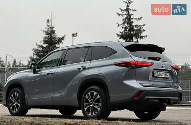 Внедорожник / Кроссовер Toyota Highlander 2021 в 