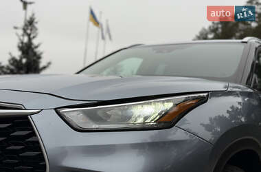 Внедорожник / Кроссовер Toyota Highlander 2021 в 