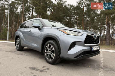 Внедорожник / Кроссовер Toyota Highlander 2021 в 