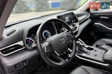 Внедорожник / Кроссовер Toyota Highlander 2021 в 