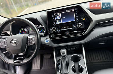 Внедорожник / Кроссовер Toyota Highlander 2021 в 