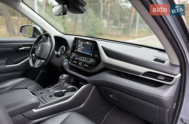 Внедорожник / Кроссовер Toyota Highlander 2021 в 