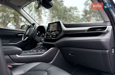 Внедорожник / Кроссовер Toyota Highlander 2021 в 