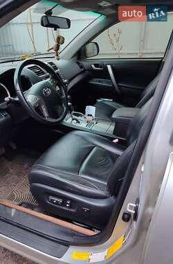Позашляховик / Кросовер Toyota Highlander 2009 в 