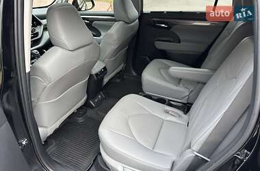 Внедорожник / Кроссовер Toyota Highlander 2023 в 