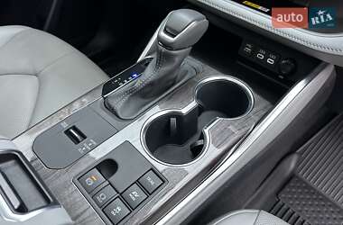 Внедорожник / Кроссовер Toyota Highlander 2023 в 