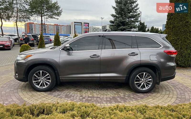 Позашляховик / Кросовер Toyota Highlander 2017 в Львові