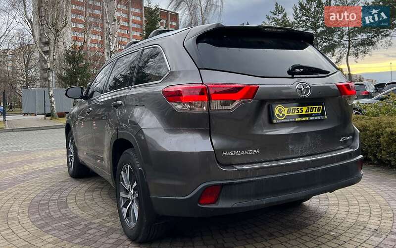 Позашляховик / Кросовер Toyota Highlander 2017 в Львові
