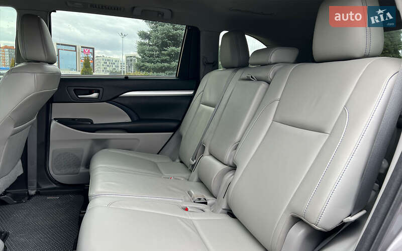 Позашляховик / Кросовер Toyota Highlander 2017 в Львові