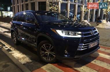 Позашляховик / Кросовер Toyota Highlander 2016 в Львові