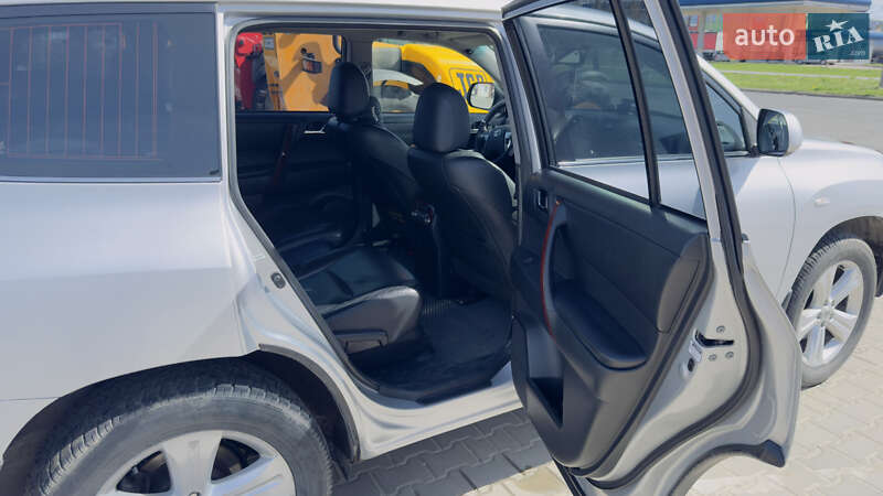 Внедорожник / Кроссовер Toyota Highlander 2011 в Львове