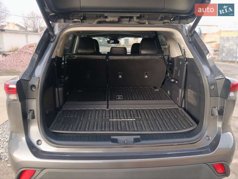 Внедорожник / Кроссовер Toyota Highlander 2022 в Дрогобыче