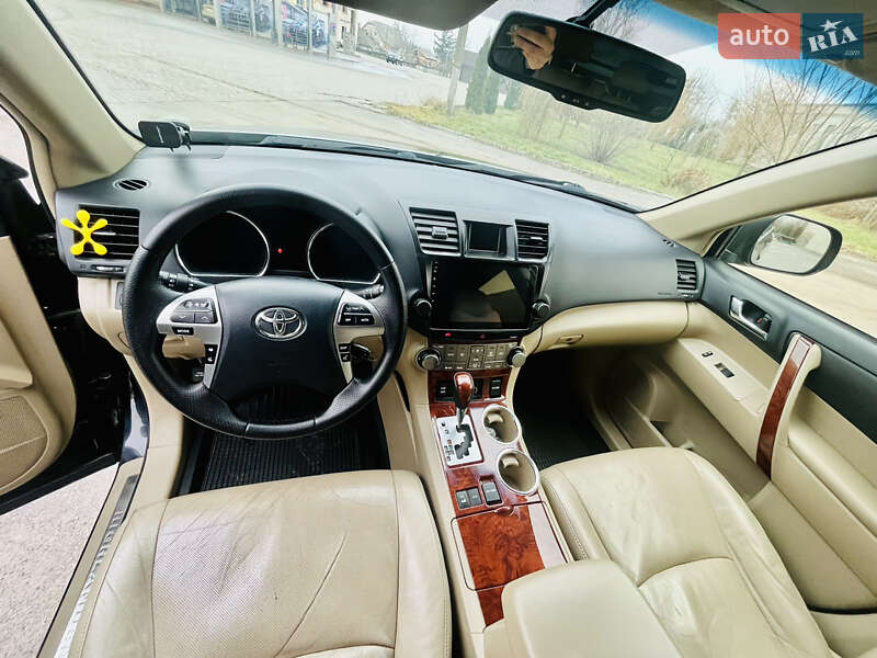 Позашляховик / Кросовер Toyota Highlander 2013 в Іллінцях