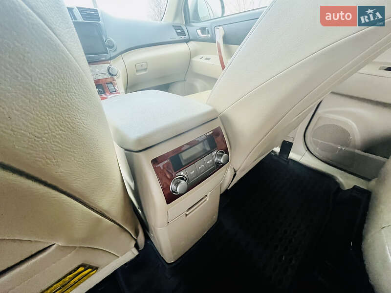 Позашляховик / Кросовер Toyota Highlander 2013 в Іллінцях