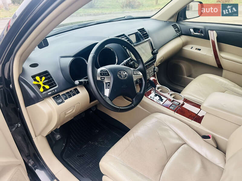 Позашляховик / Кросовер Toyota Highlander 2013 в Іллінцях