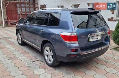 Внедорожник / Кроссовер Toyota Highlander 2013 в 