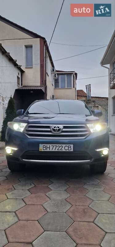 Внедорожник / Кроссовер Toyota Highlander 2013 в 