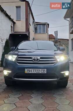 Внедорожник / Кроссовер Toyota Highlander 2013 в 