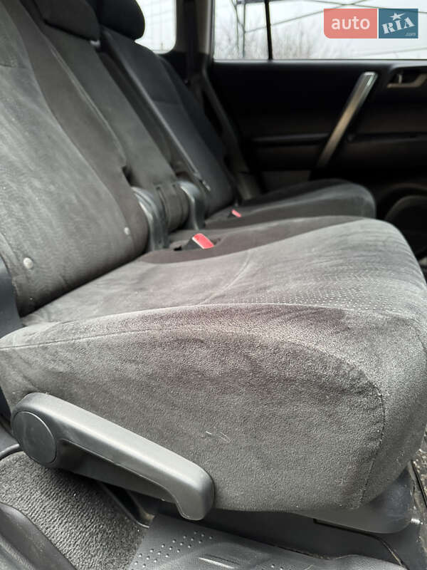 Внедорожник / Кроссовер Toyota Highlander 2011 в Ахтырке фото 39 Внедорожник / Кроссовер Toyota Highlander 2011 в Ахтырке