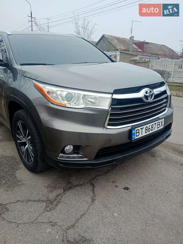 Позашляховик / Кросовер Toyota Highlander 2016 в Херсоні