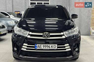 Позашляховик / Кросовер Toyota Highlander 2017 в Кам'янському