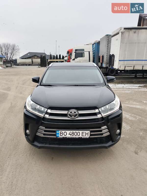 Внедорожник / Кроссовер Toyota Highlander 2017 в Тернополе