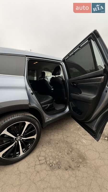 Позашляховик / Кросовер Toyota Highlander 2020 в Чернігові